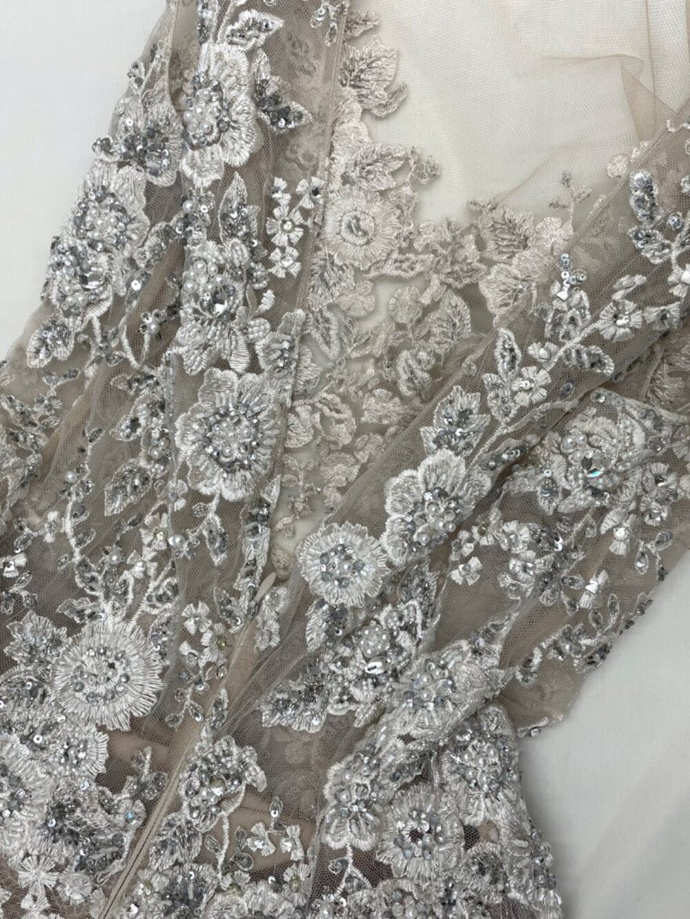 Tony Ward Couture Embroidered Wedding Gown Size 10 - Picture 8 of 11